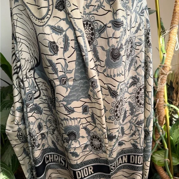 Christian Dior Reversible Floral Wrap Silk Scarf. - Picture 3 of 16